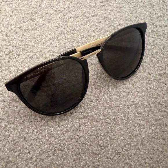 🖤 Versace Black & Gold Cat Eye Sunglasses – Model 4366 - Picture 6 of 8